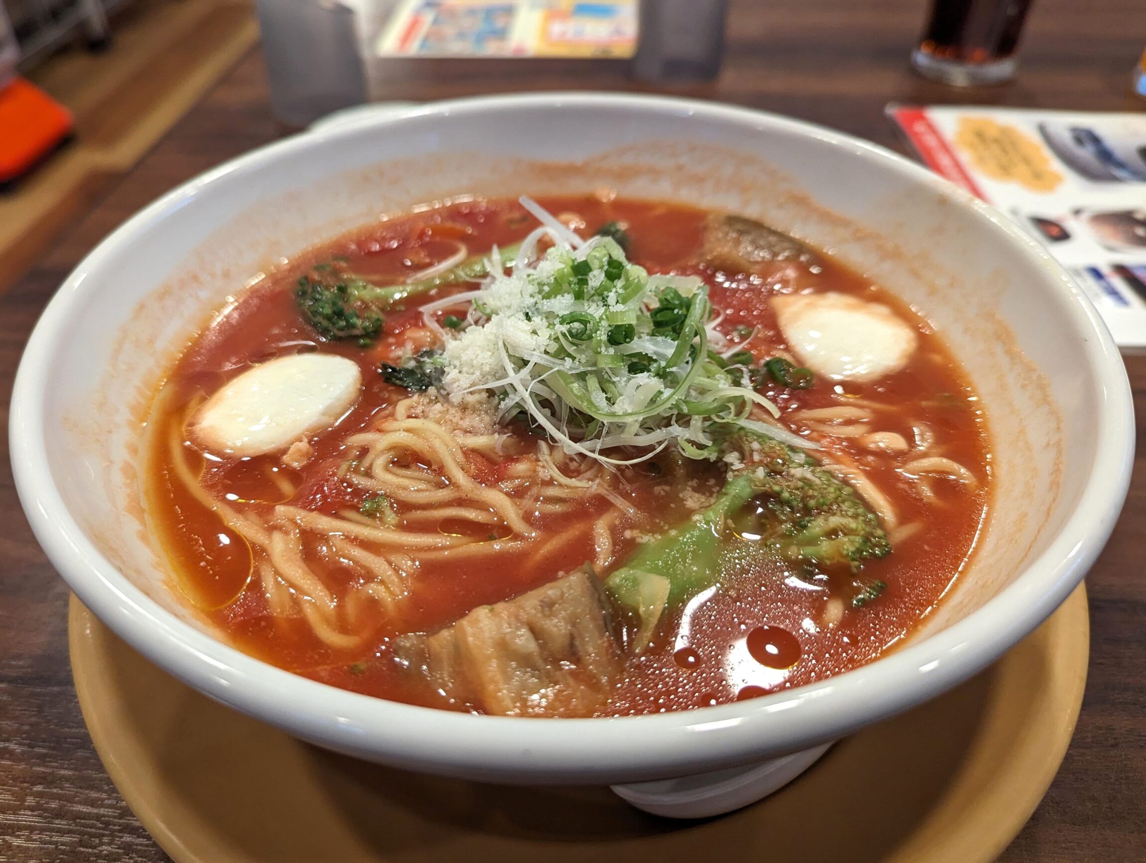 ジョナサンの「野菜の恵み！トマトらー麺」の写真 (1)