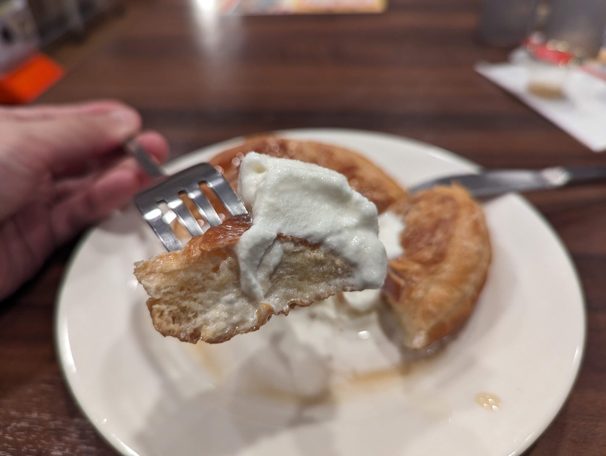 ジョナサンの「焼きたてデニッシュ ソフトクリーム添え」の写真 (4)