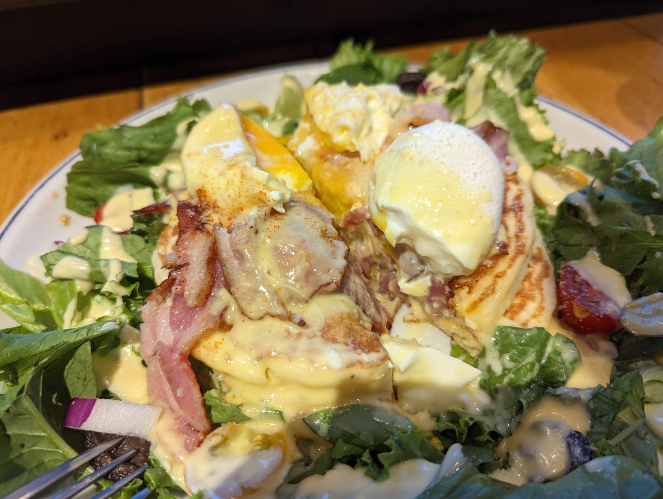 J.S. PANCAKE CAFE「EGGS BENEDICT PANCAKES エッグベネディクトパンケーキ」の写真